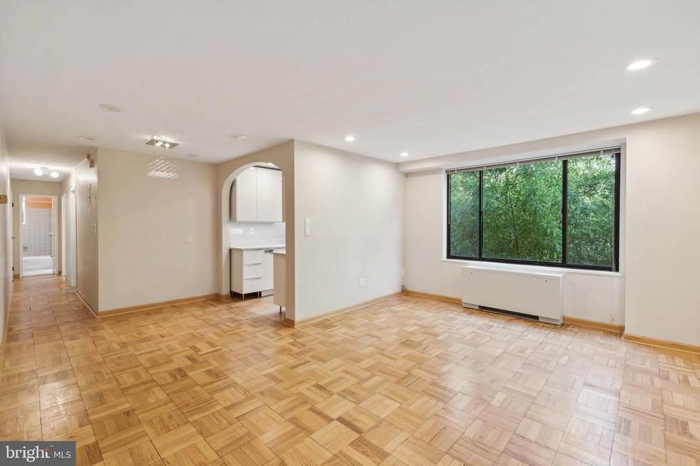 5112 Macarthur Blvd NW unit 111, Washington, DC 20016 - photo 1