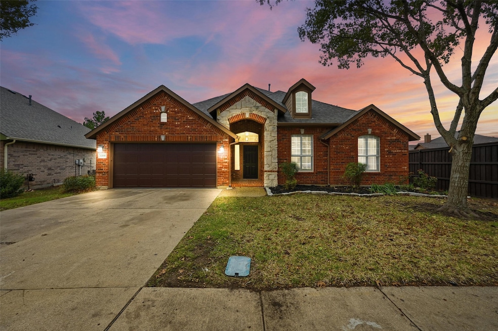 1300 Tippler Dr, Arlington, TX 76002 - photo 1