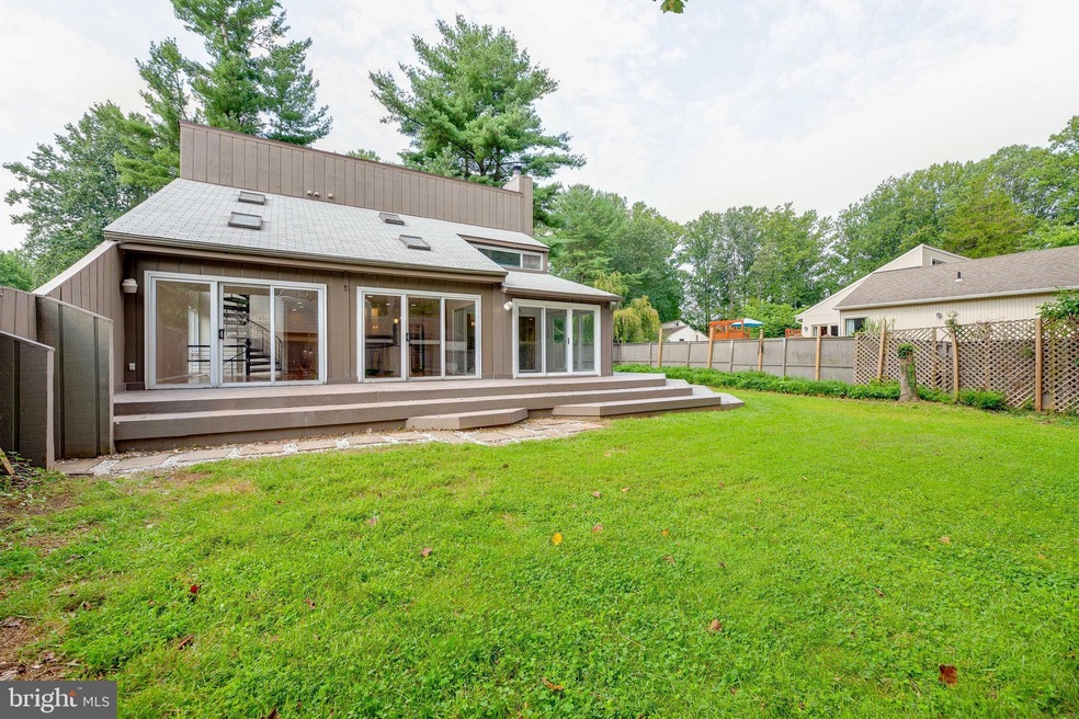 9302 Raintree Rd, Burke, VA 22015 - photo 1