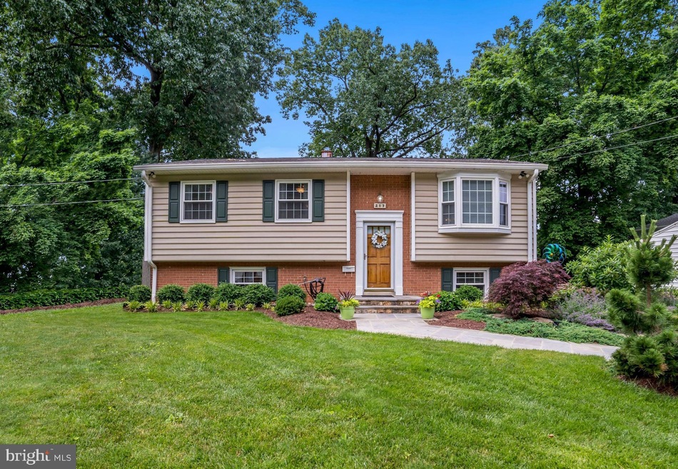 217 Rolling Rd, Gaithersburg, MD 20877 - photo 1