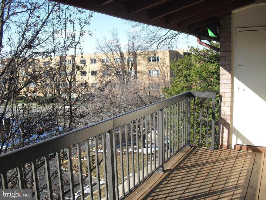 200 Park Terrace Ct SE unit 8, Vienna, VA 22180 - photo 1