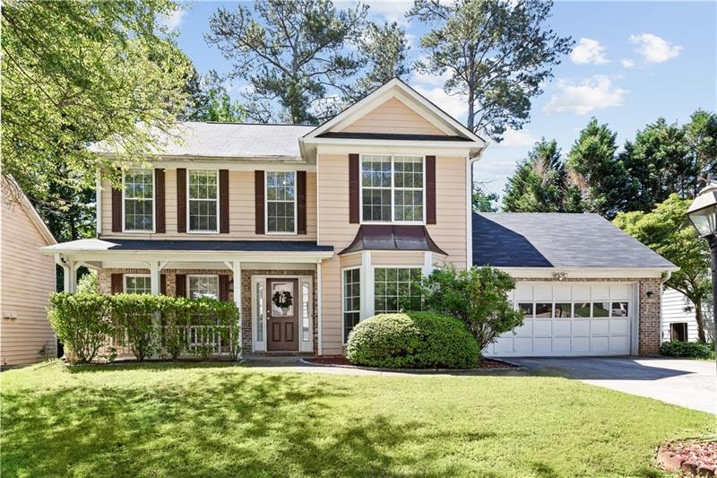 Beautiful 2 story townhome, located conveniently j