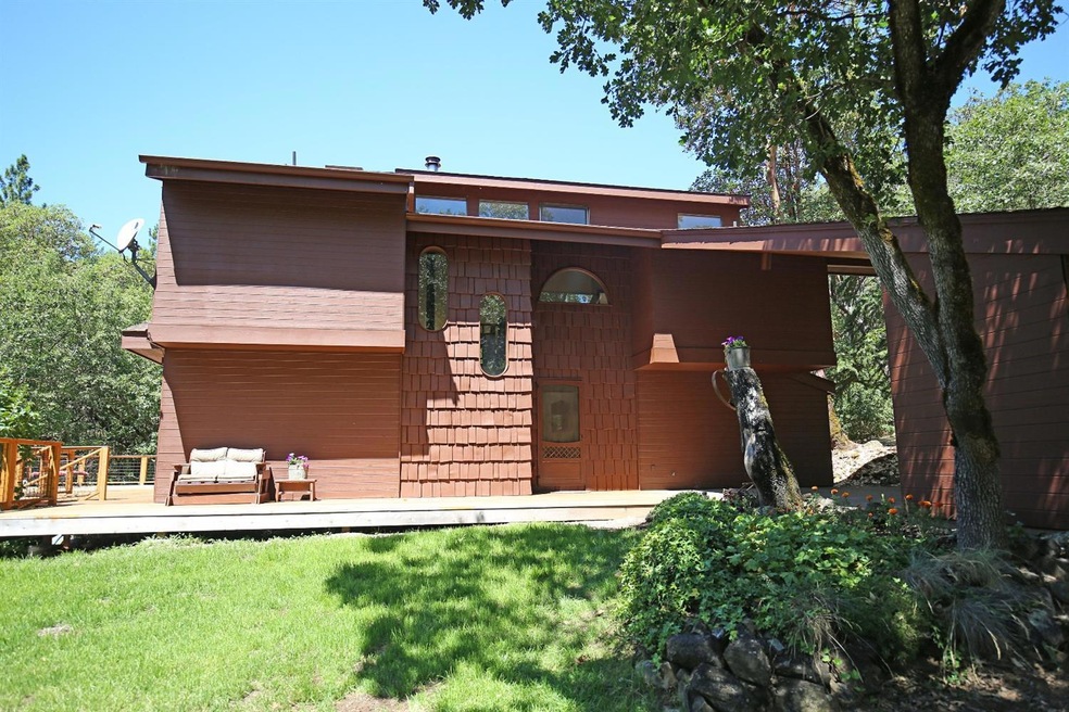 1460 E Jones Creek Rd, Grants Pass, OR 97526 - photo 1