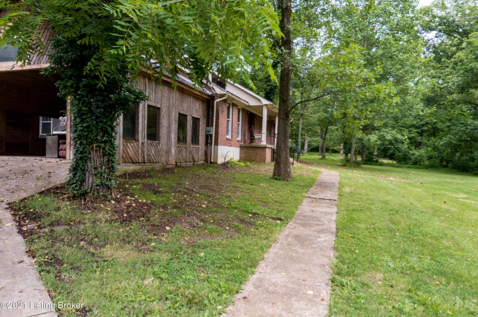 8915 Admiral Dr, Louisville, KY 40229 - photo 1