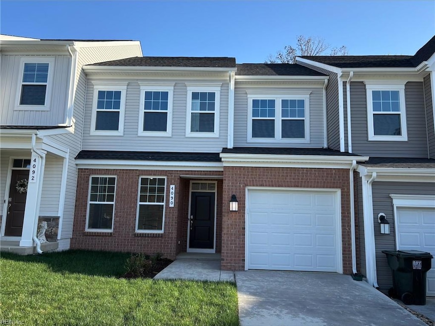 Builder images of a previously built decorated model, finishes, available options and layout can differ in actual home