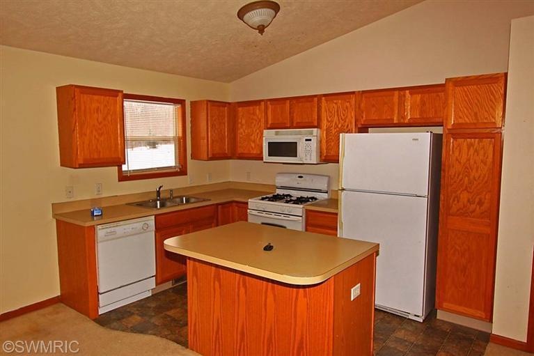 2253 Avalon View Dr NE unit 49, Cedar Springs, MI 49319 - photo 1