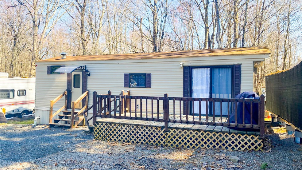 126 Cindy Ln, Paupack Township, PA 18428 - photo 1