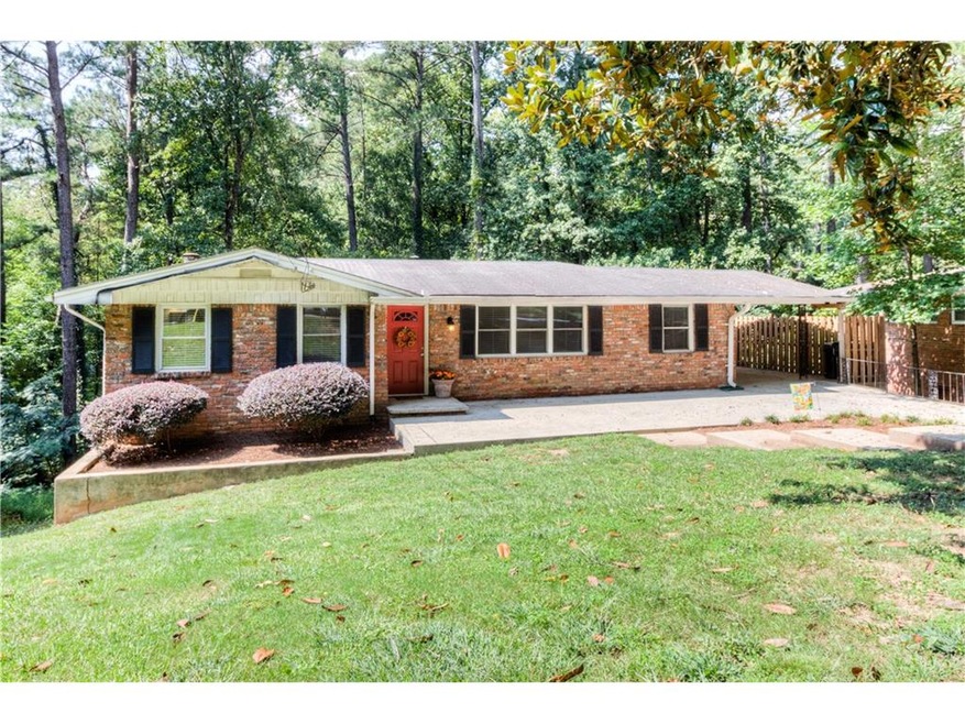 Ranch home on heavily wooded cul-de-sac!