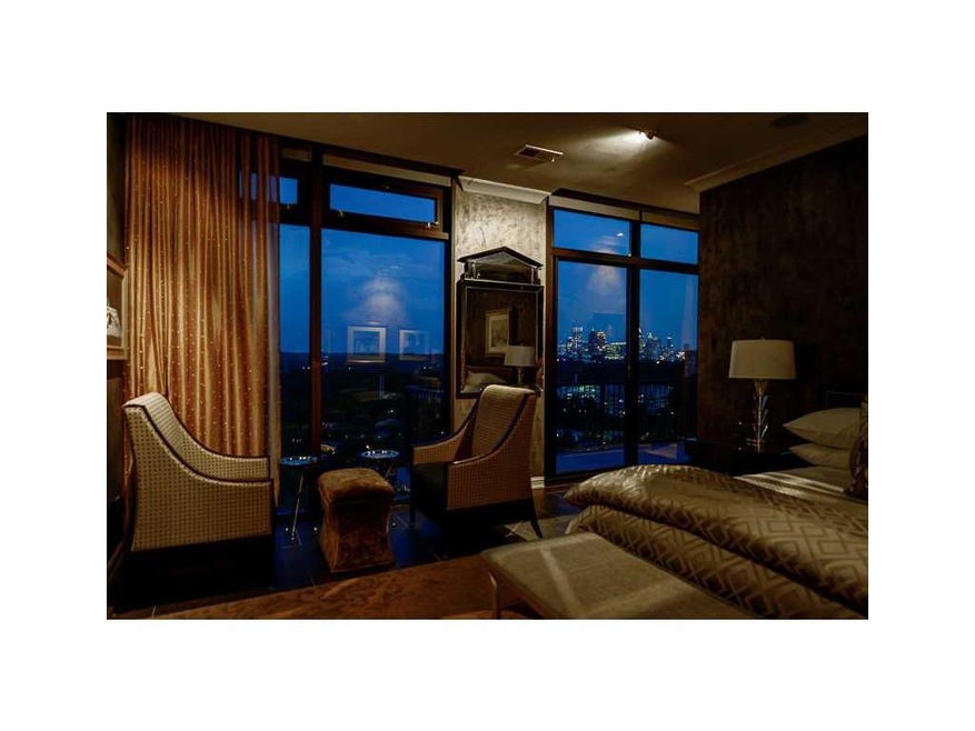 Master Bedroom. Stunning nighttime Midtown skyline