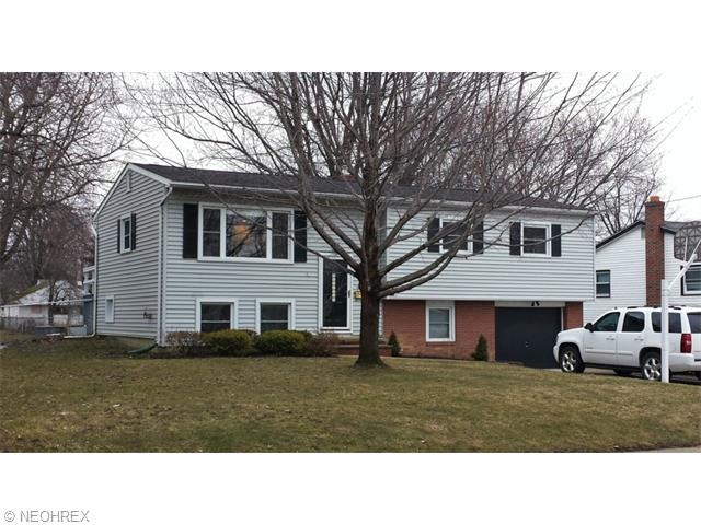 Great curb appeal in this west harbor home