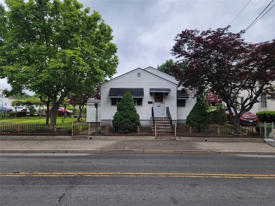 129 Glenbridge Ave, Providence, RI 02909 - photo 1