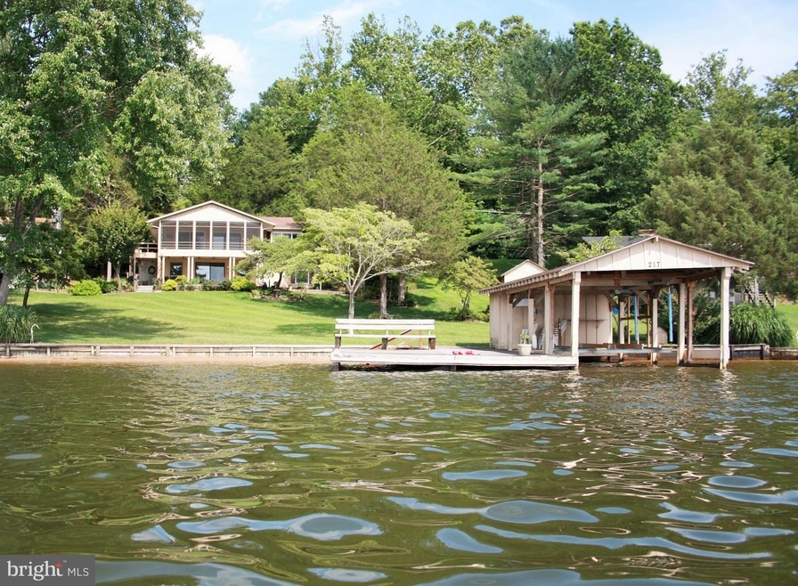 217 Lakeview Cir, Louisa, VA 23093 - photo 1