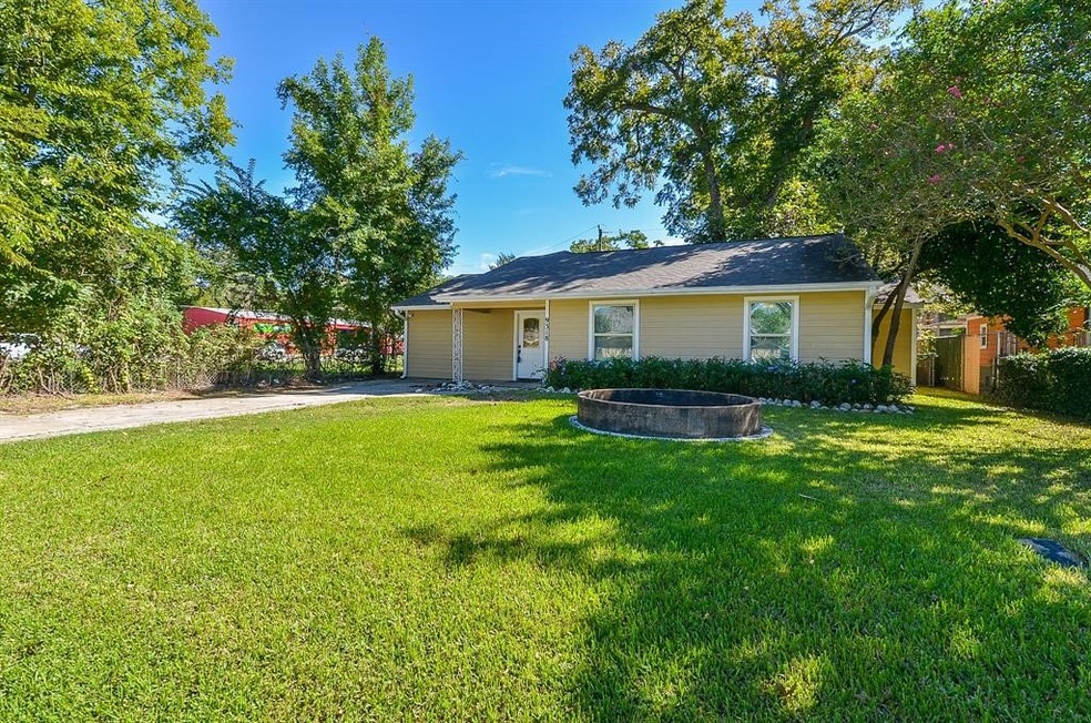 9318 Highlawn St, Houston, TX 77022 - photo 1