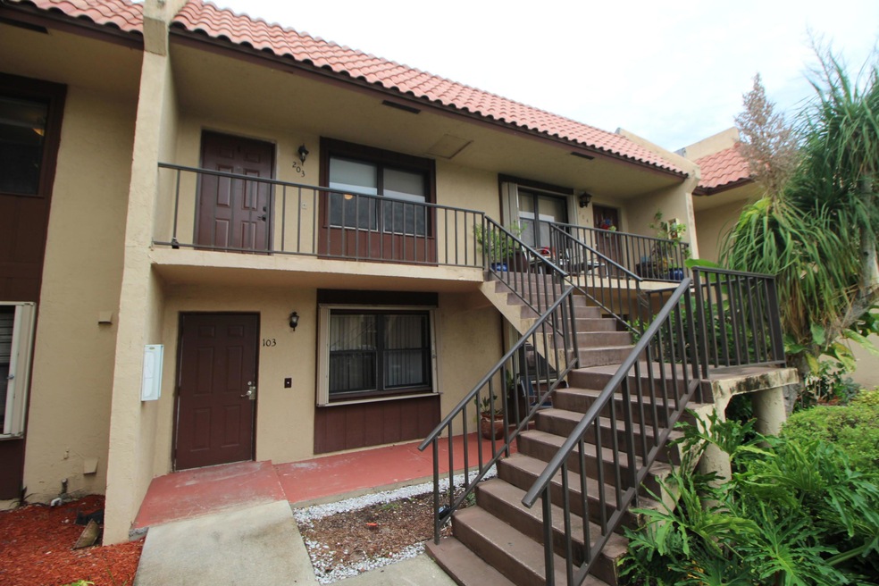 5975 Forest Hill Blvd unit 203, West Palm Beach, FL 33415 - photo 1