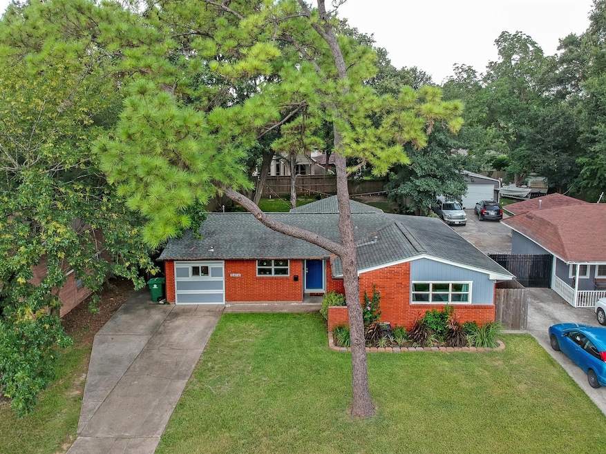 5414 W 43rd St, Houston, TX 77092 - photo 1