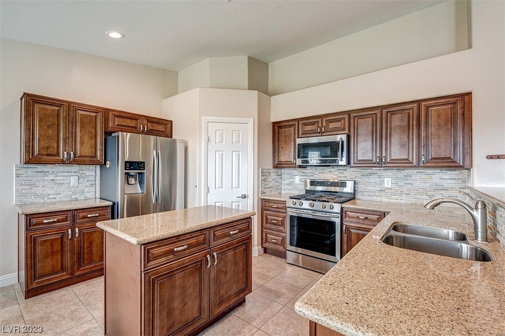All new kitchen appliances included!