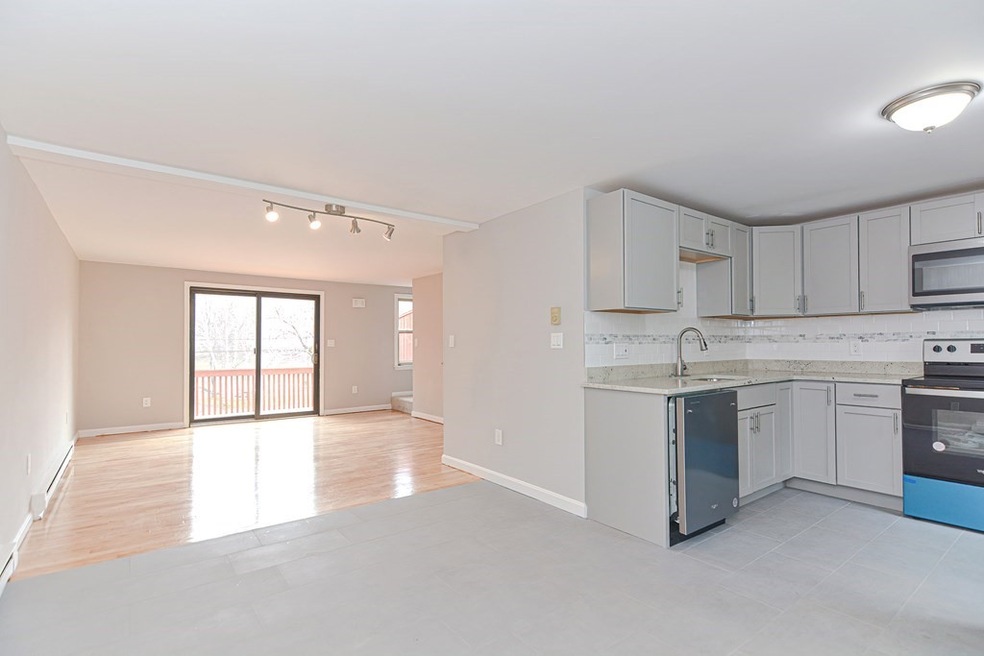 31 Pierpont St unit 4, Peabody, MA 01960 - photo 1