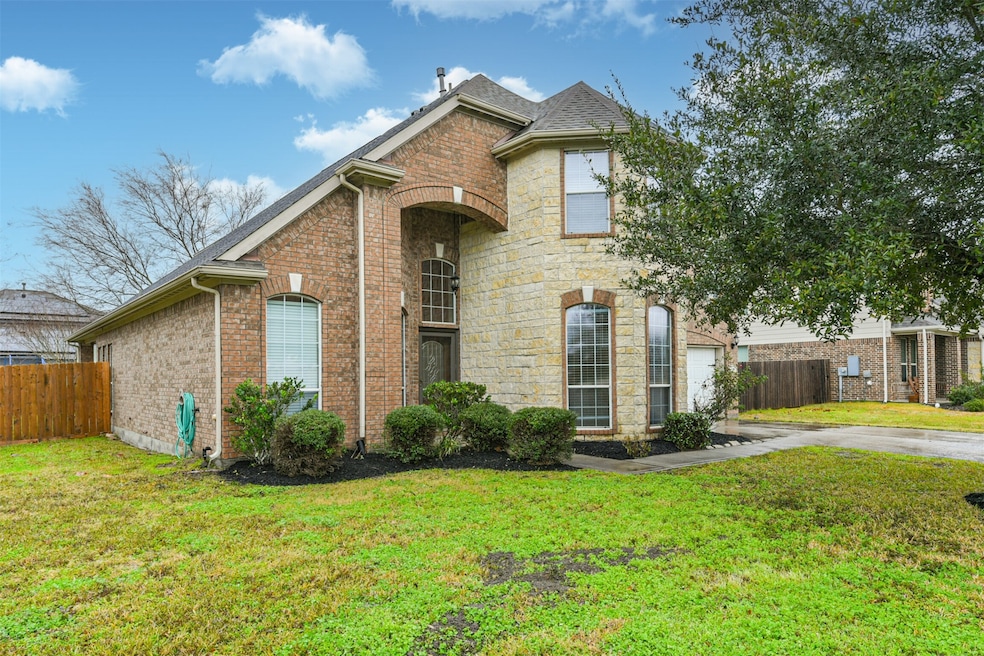 2163 Colonial St, Alvin, TX 77511 - photo 1