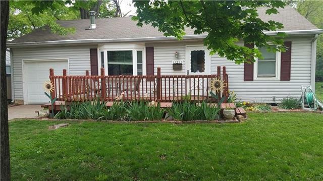 Ranch w/ Vinyl Siding & Front & Back Deck