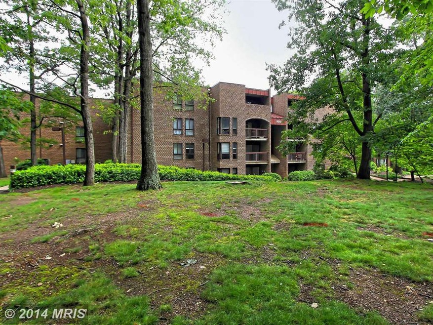 11212 Chestnut Grove Square unit 9, Reston, VA 20190 - photo 1