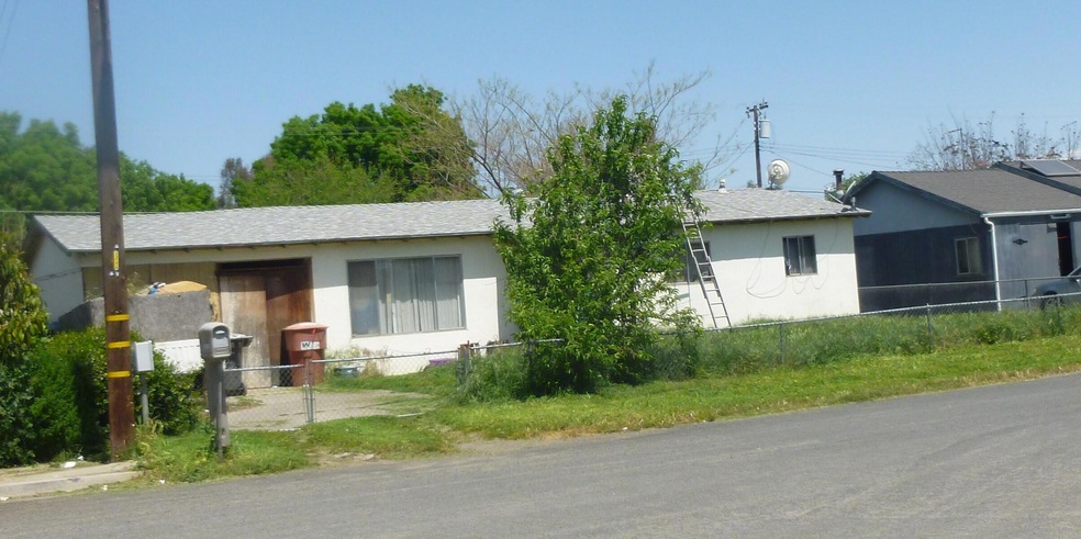 21060 Iris Ave, Porterville, CA 93257 - photo 1