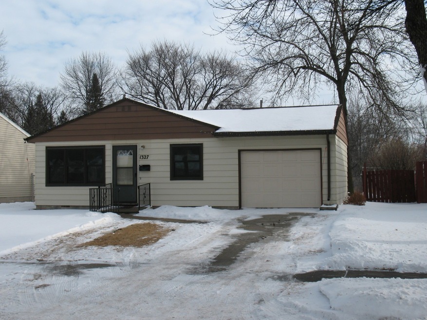 1327 S 18th St, Grand Forks, ND 58201 - photo 1