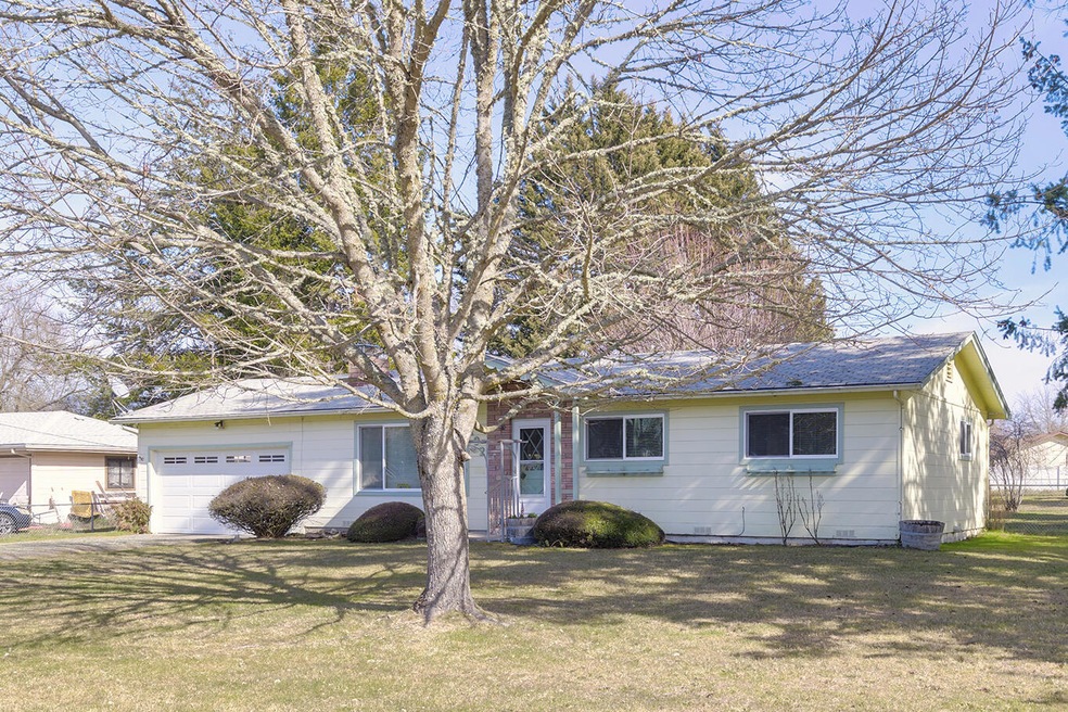 1921 Regina Way, Grants Pass, OR 97527 - photo 1