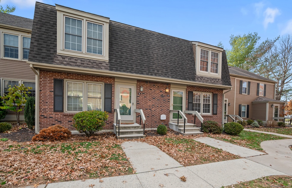 20 Newberry Ln unit 20, Glastonbury, CT 06033 - photo 1