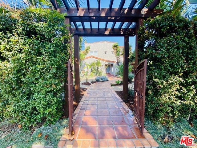 2112 S Victoria Ave, Los Angeles, CA 90016 - photo 1