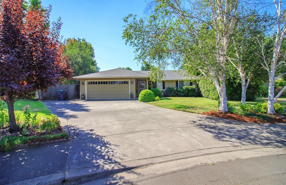 1364 Brook Ct, Medford, OR 97504 - photo 1