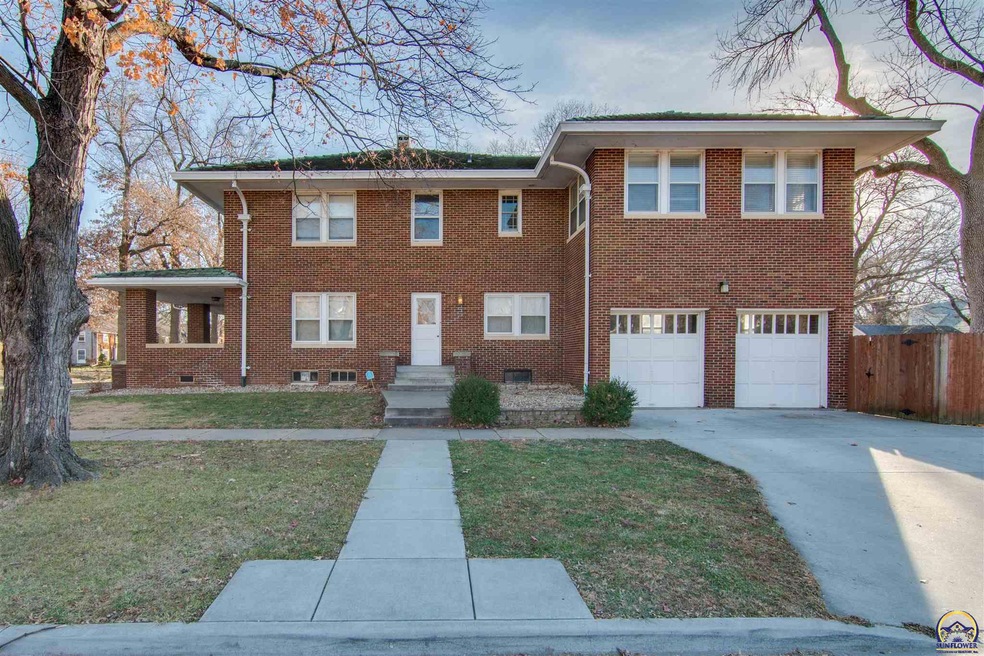 1601 SW MacVicar Ave, Topeka, KS 66604 - photo 1