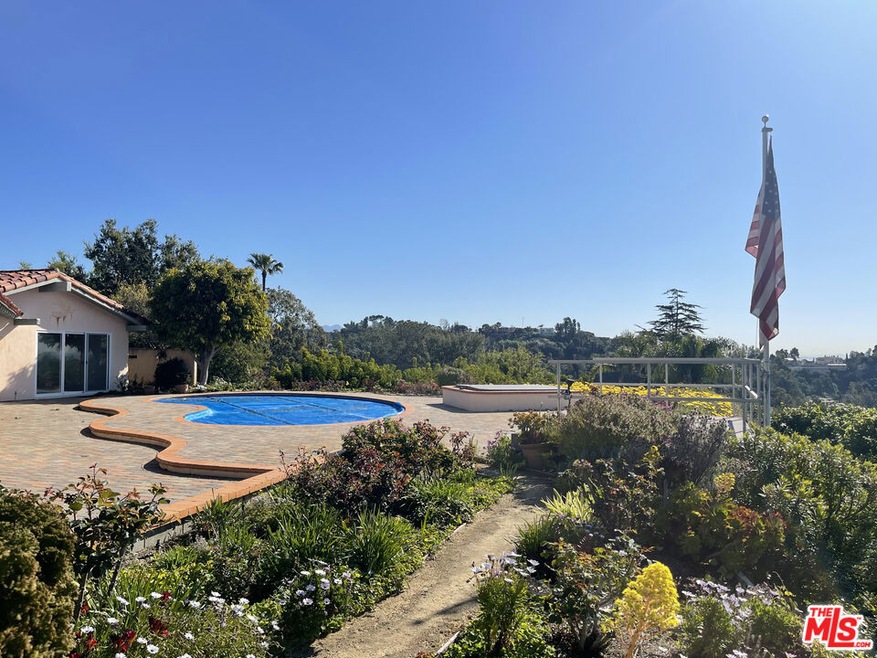 10723 Stradella Ct, Los Angeles, CA 90077 - photo 1