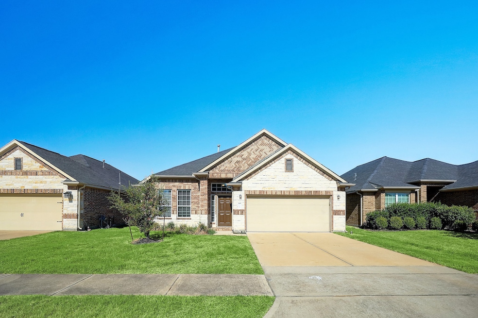 1319 S Maple Dr, Katy, TX 77493 - photo 1