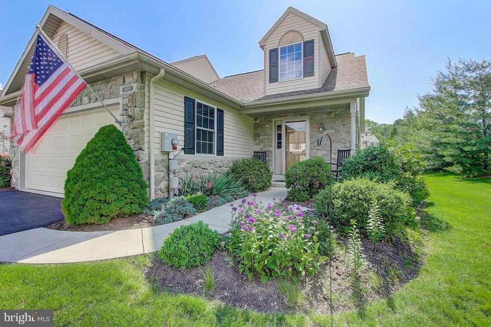 309 Hill St, Mount Joy, PA 17552 - photo 1