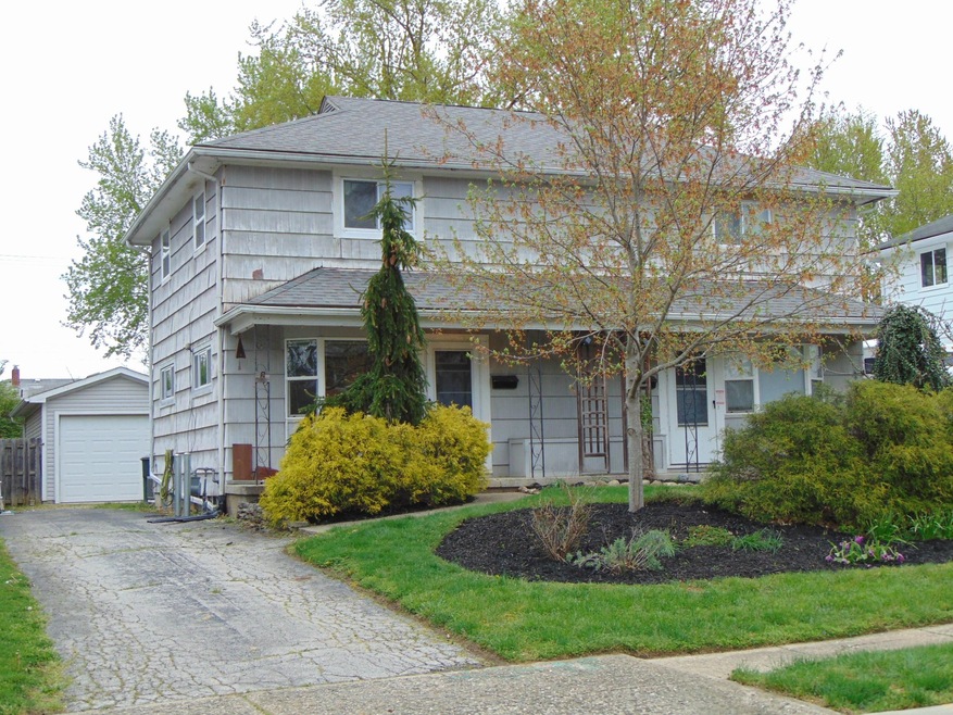Frt w Garage Driveway and No Sign