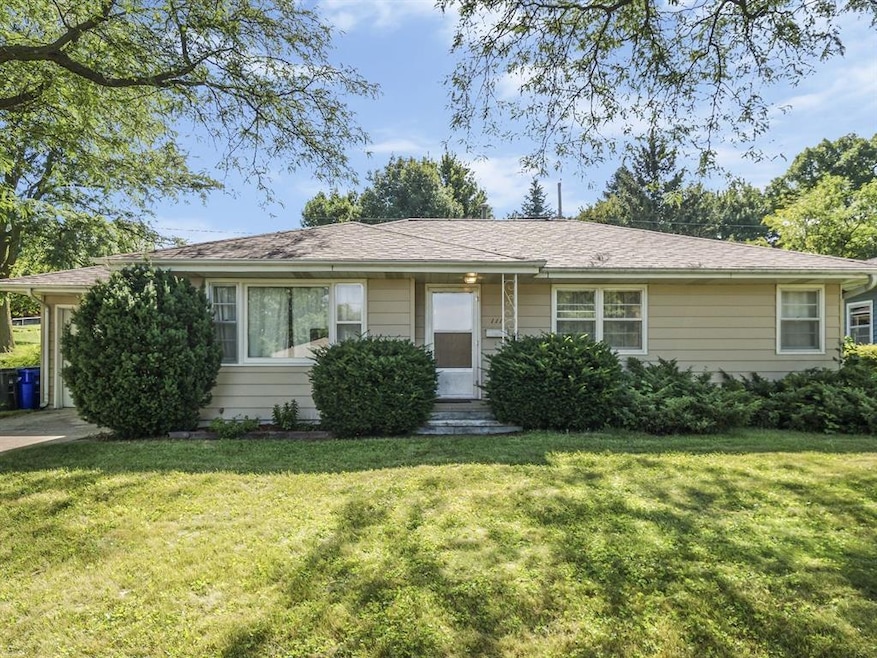 111 Patricia Ln NW, Cedar Rapids, IA 52405 - photo 1