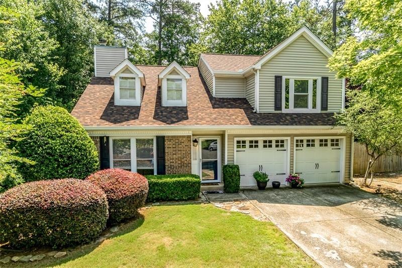 Charming traditional home on cul-del-sac