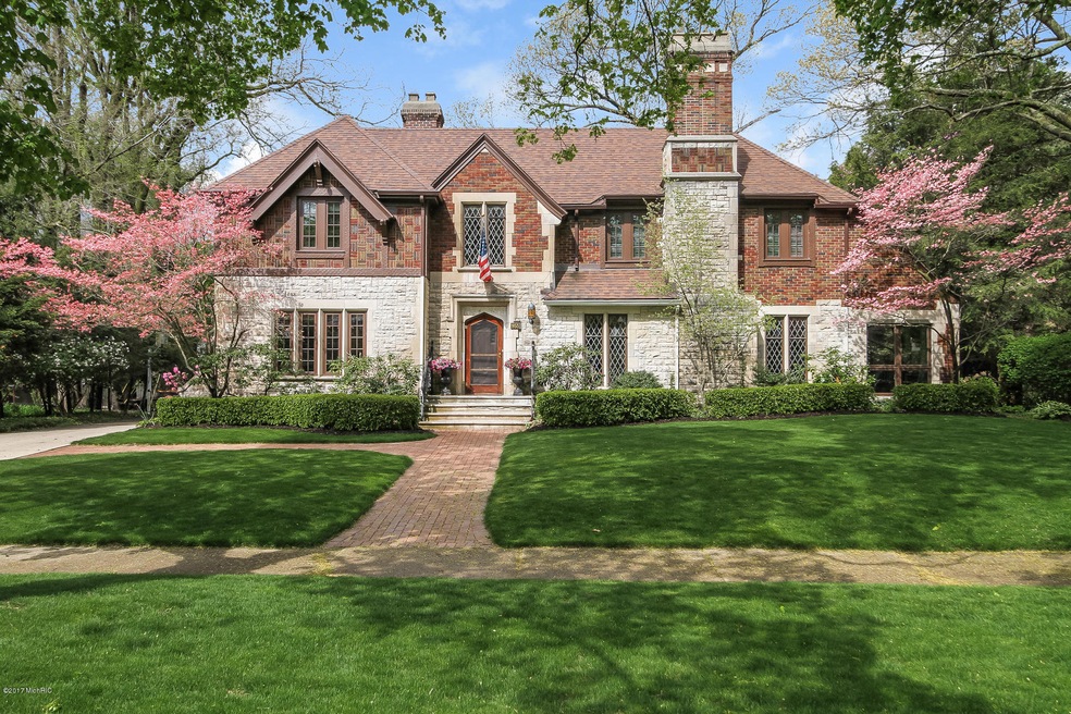 001-Front_View-4087092-medium