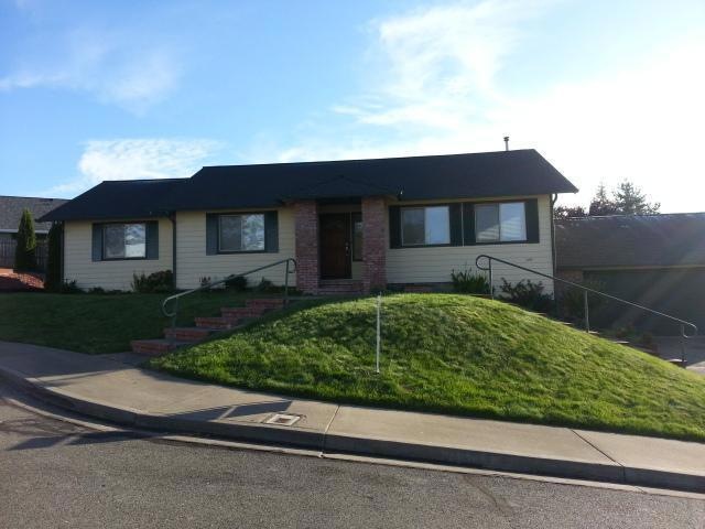 1363 Sunny Slope Dr, Grants Pass, OR 97527 - photo 1