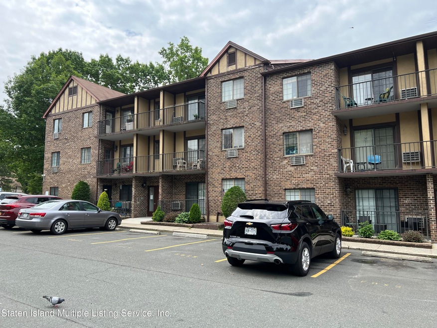 40 Donna Ct unit 2, Staten Island, NY 10314 - photo 1