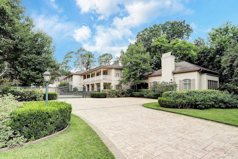 221 Kensington Ct, Houston, TX 77024 - photo 1