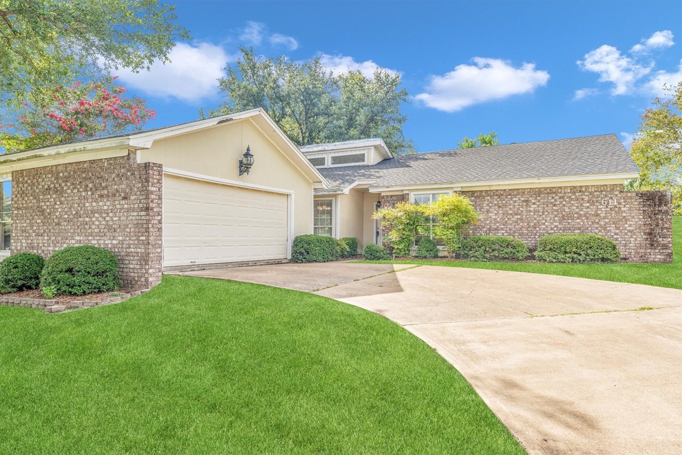Welcome to this charming home in the desirable Elk