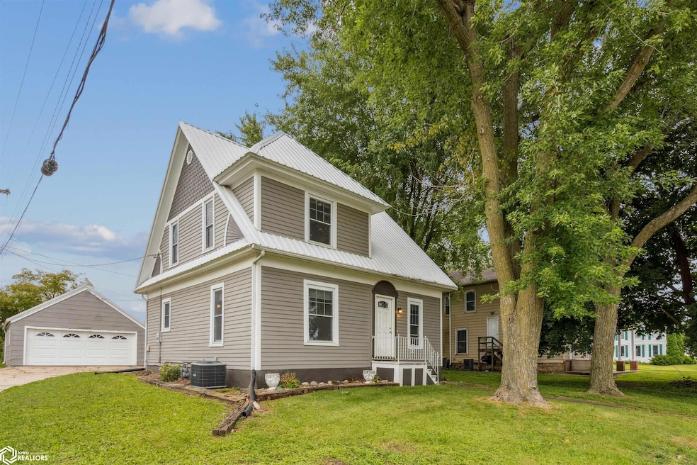 205 S 3rd St, Montezuma, IA 50171 - photo 1