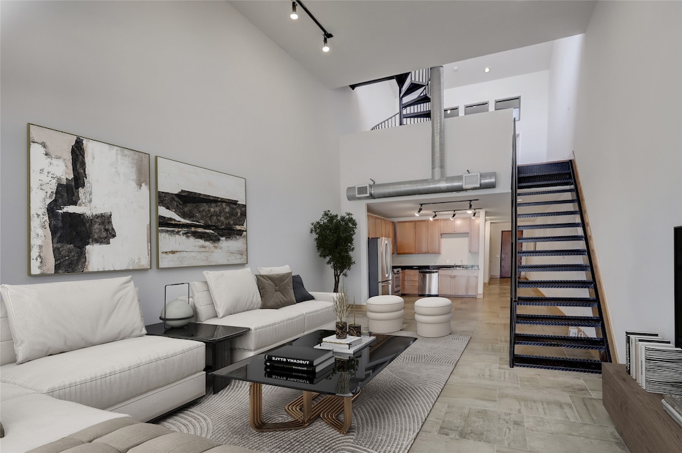 Welcome to 1601 W Webster #9. The expansive first-