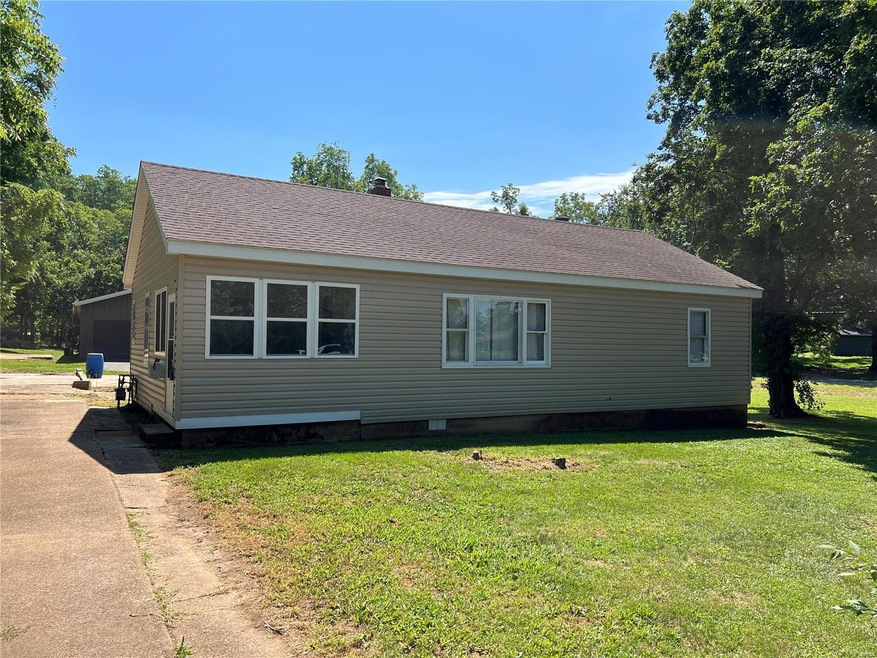 828 Vernon Ave, Farmington, MO 63640 - photo 1