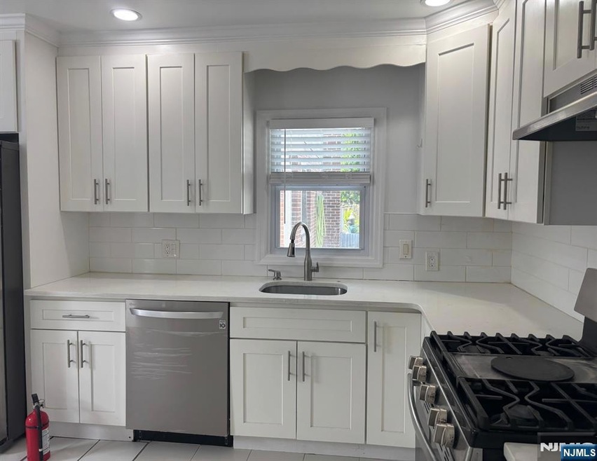 376 Lafayette Ave unit 2, Cliffside Park, NJ 07010 - photo 1