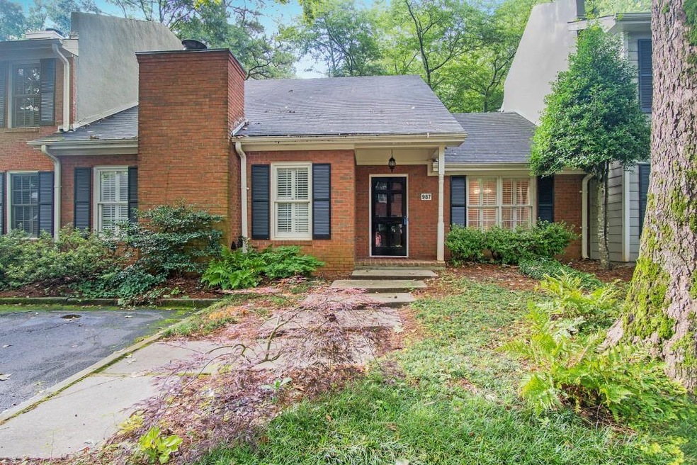 Welcome home to Glenridge Oaks, in the heart of Bu