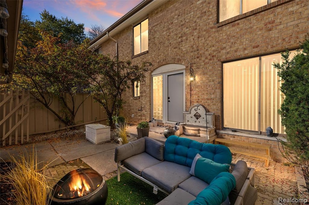 7406 Pebble Point, West Bloomfield, MI 48322 - photo 1