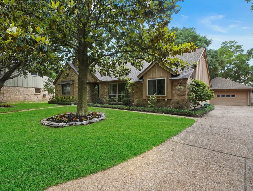 5015 Moss Hollow Ct, Houston, TX 77018 - photo 1