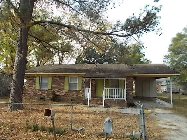 907 Wall St, Douglas, GA 31533 - photo 1